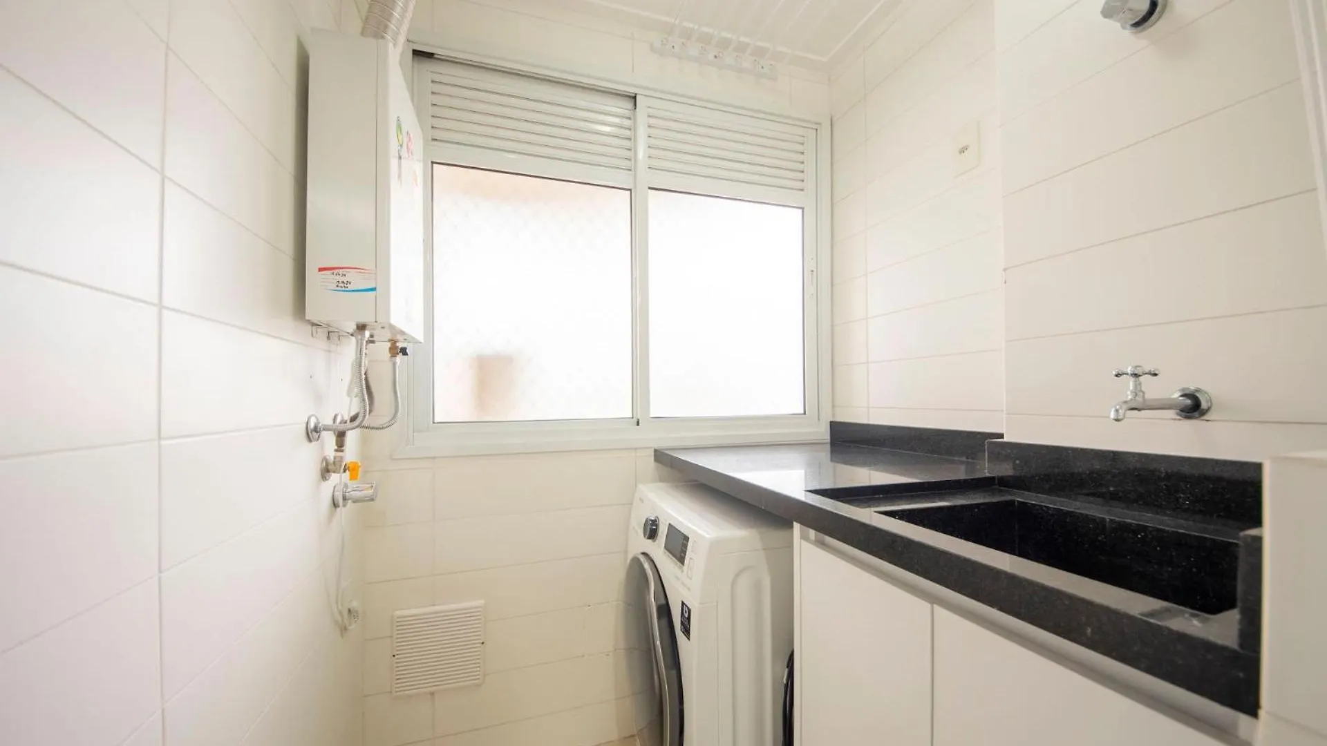 Apto Moderno Com Piscina E Academia Qn1439 Florianopolis 0*,